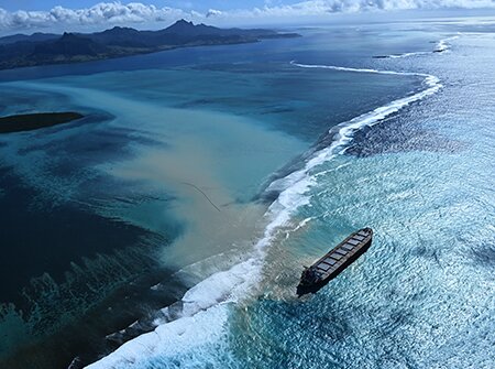 Oil spill in Mauritius