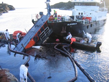 Belt skimmer in operation